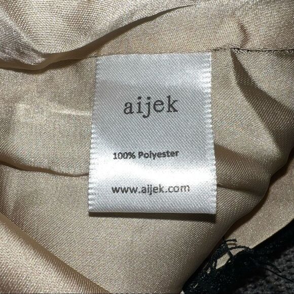 Elegant Black Lace Halter Dress - Picture 10 of 11